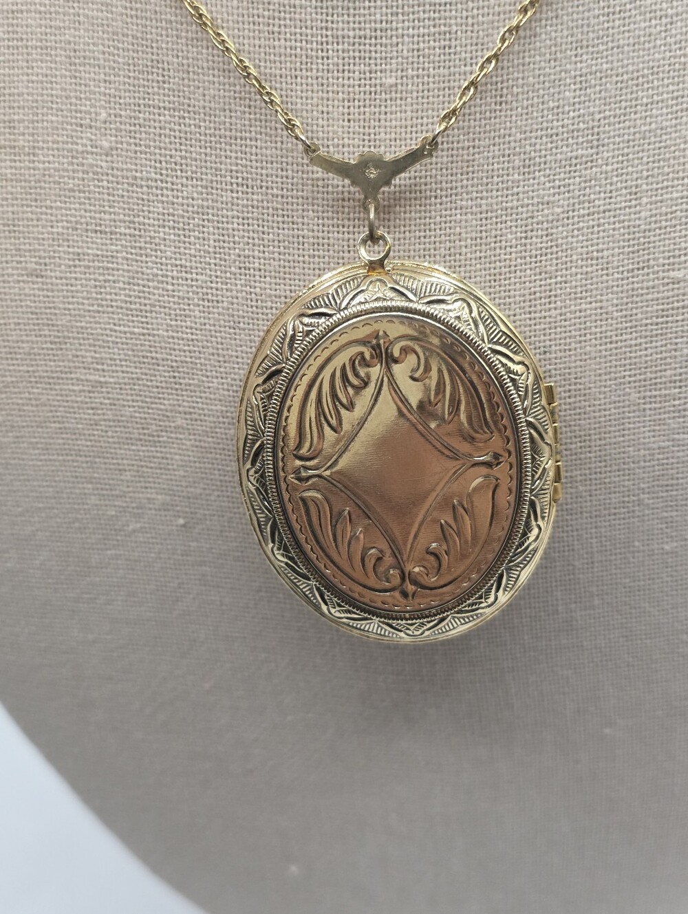 1928 Floral Locket Gold Tone Long Chain - Picture 5 of 11